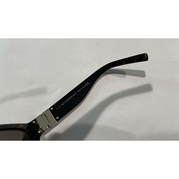 Givenchy Sunglasses GV40008U in Tortoise - Picture 5 of 7
